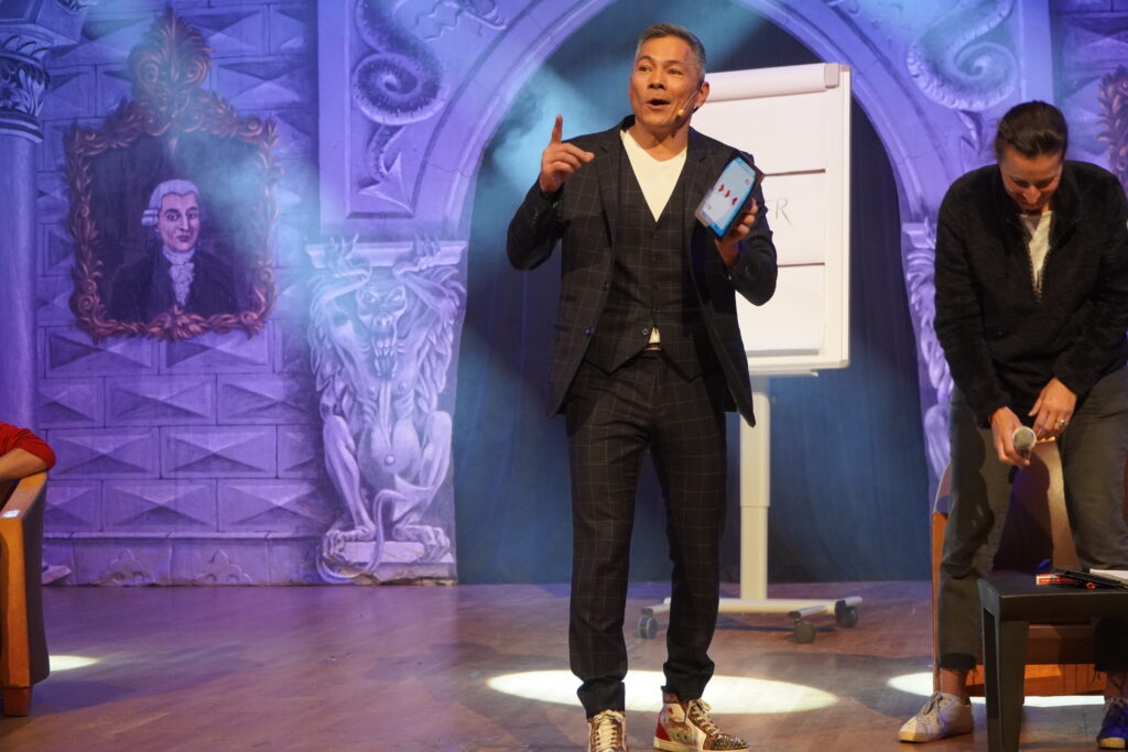 Frank TRUONG, mentaliste, en spectacle sur scène